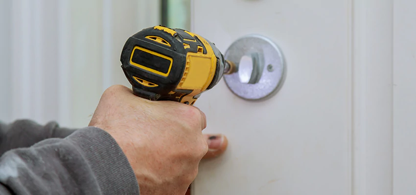 Street Locksmith For Smart Lock Repair in Lauderhill, FL