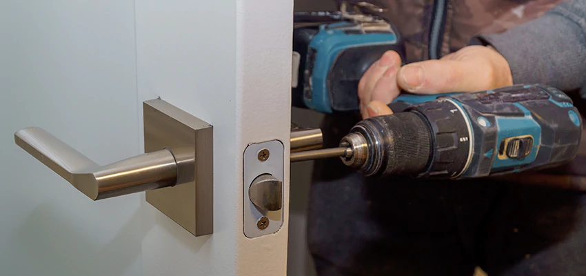 Broken Door Handle Lock Repair in Lauderhill, Florida